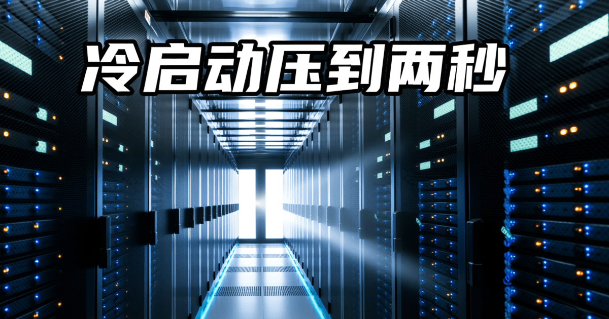 云数据中心机房特写:成排深色机柜以透视纵深延伸至画面深处,机柜面板为网孔结构并排列整齐的青色与琥珀色指示灯,地面抛光并倒映冷蓝色灯光,机柜顶部走线槽内蓝白色光纤束整齐排布